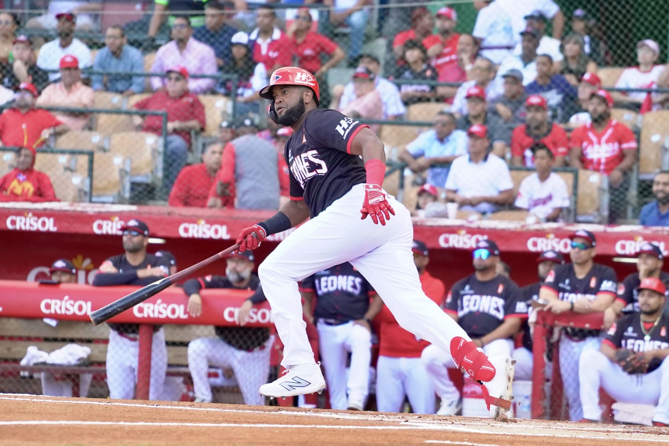 Leones pasan al Round Robin tras victoria 8 a 3 sobre Gigantes