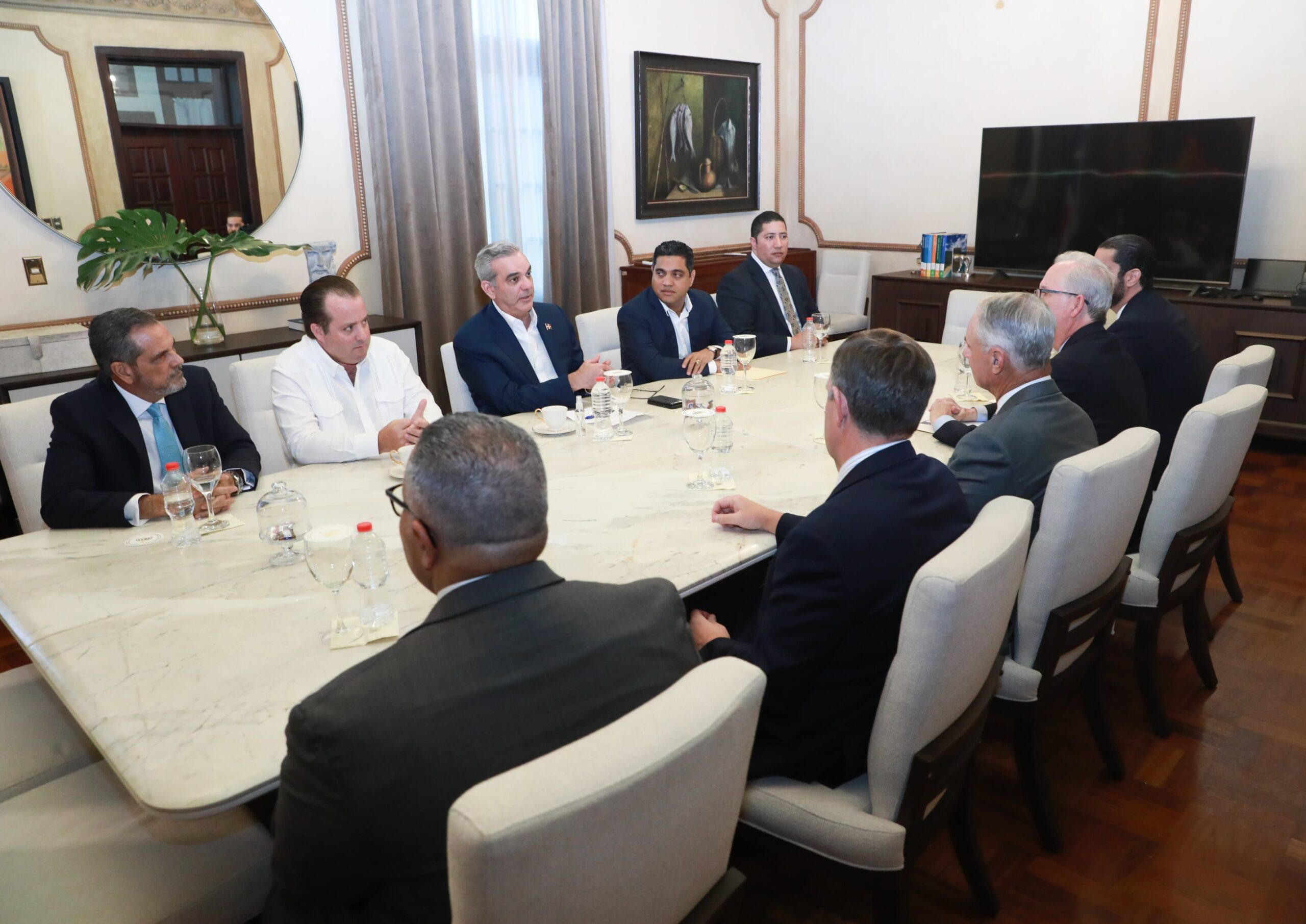 Presidente Abinader se reúne con comisionado de MLB, Rob Manfred