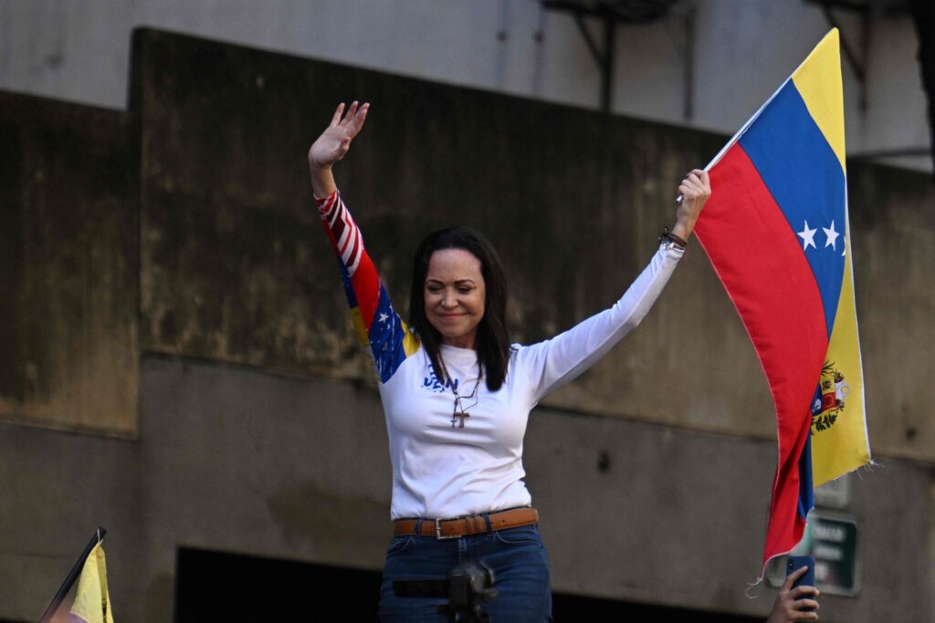 María Corina Machado reaparece tras 133 días oculta y encabeza la gran marcha de Caracas: «¡Gloria al bravo pueblo!»