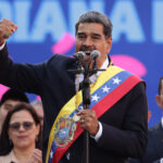 Maduro condecora al torturador Alexander Granko Arteaga durante el Congreso Internacional contra el Fascismo
