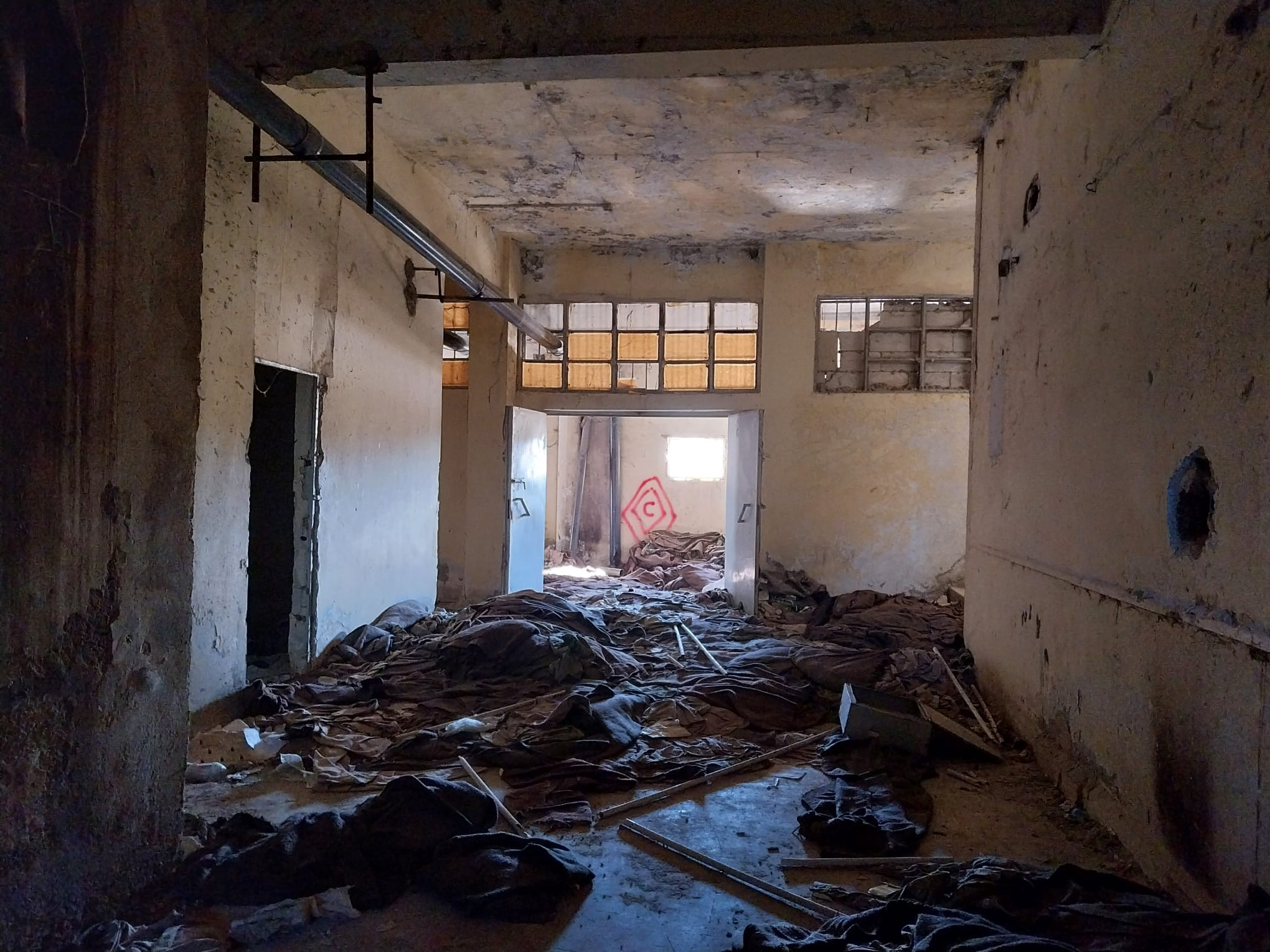 Dentro de la cárcel de Sednaya, un mes después de la caída del régimen de Asad: «Me tocó limpiar y poner la sangre de gente asesinada en bolsas»