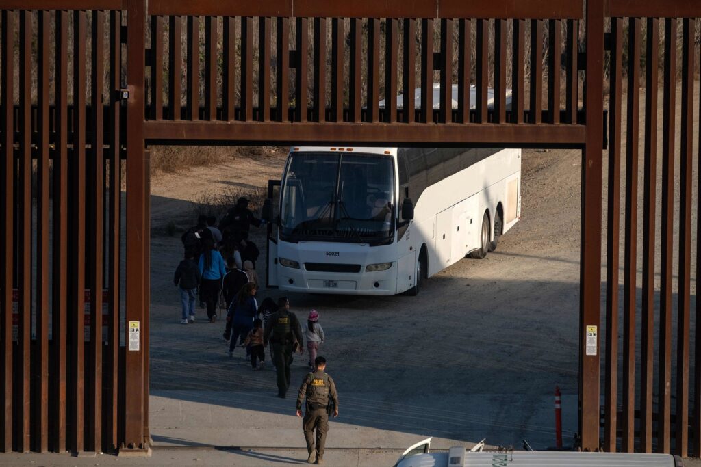 Desesperación y temor en la frontera México-EEUU tras las primeras medidas de Trump: «No tengo ni país»