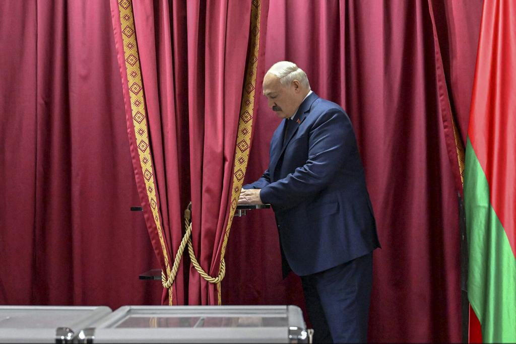Lukashenko, a por 35 años al mando de Bielorrusia frente a «los que han elegido ir a prisión»