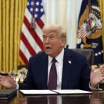 «Inundar la zona», la estrategia de Trump para avasallar y noquear el sistema con un torrente de medidas, anuncios y despidos
