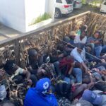Detienen a 24 haitianos sin documentos que eran trasladados en un camión en Santiago