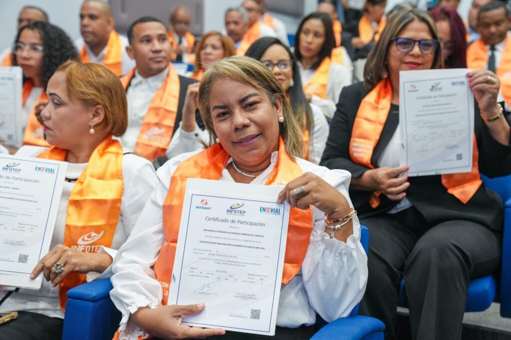 INFOTEP e INTRANT certifican a 80 facilitadores para educar 28 mil transportistas y motociclistas en 2025