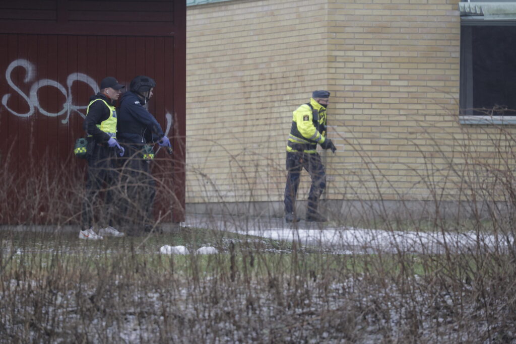 Al menos 10 muertos, entre ellos el agresor, en un tiroteo en una escuela de adultos en Suecia