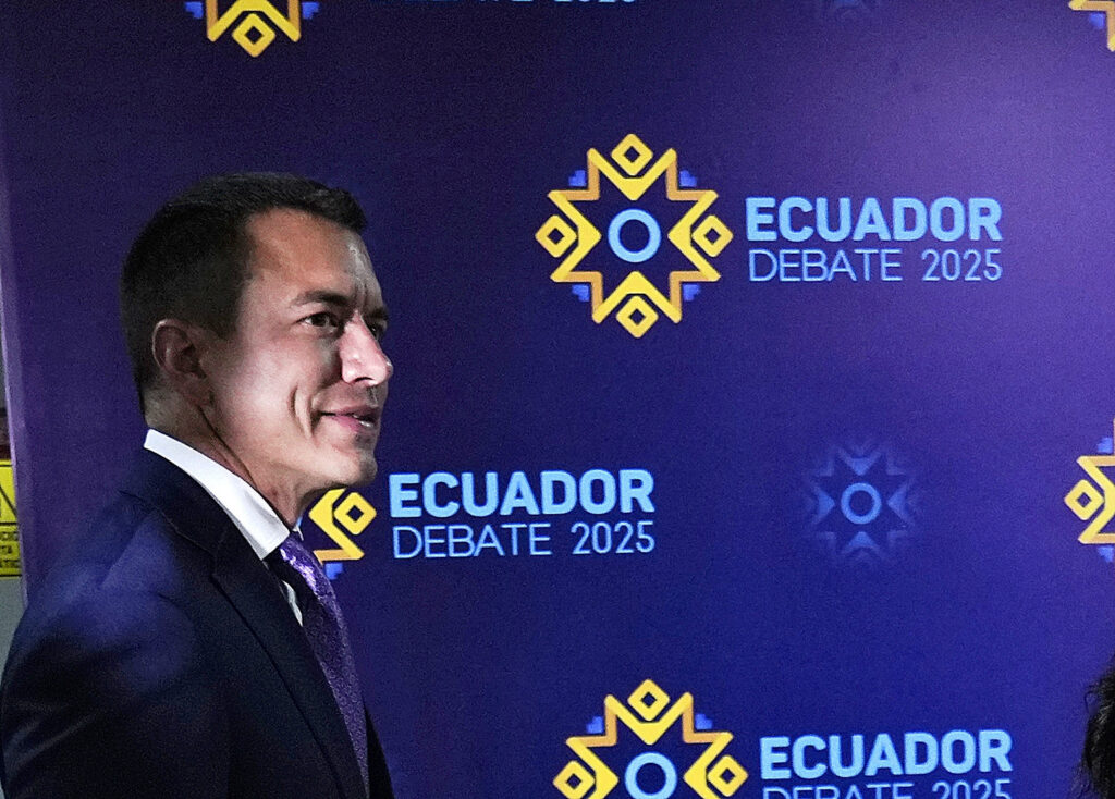Noboa busca repetir en Ecuador y Correa, volver por la puerta grande: «Allá ustedes si vuelven a creer a un presidente de cartón»