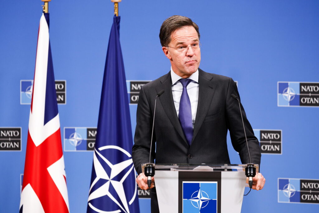 España ya maniobra para que la OTAN cambie la forma en la que computa el gasto militar pero la receta de Rutte es clara: destinar a Defensa parte de las «pensiones»