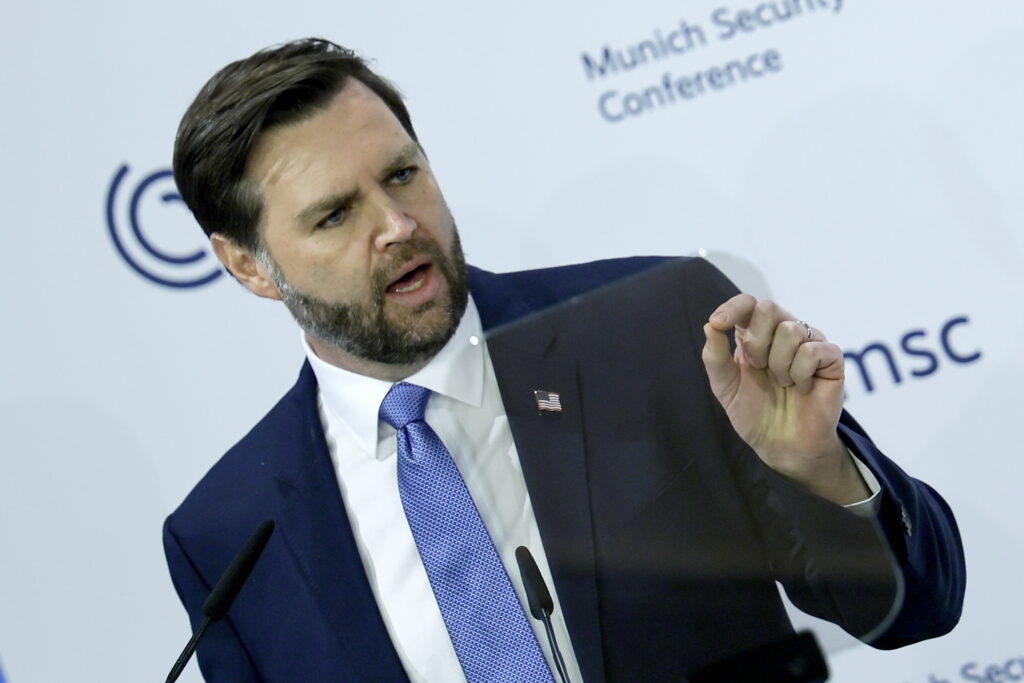 J.D. Vance denuncia que «el retroceso en valores» es una amenaza para la UE más peligrosa que Rusia