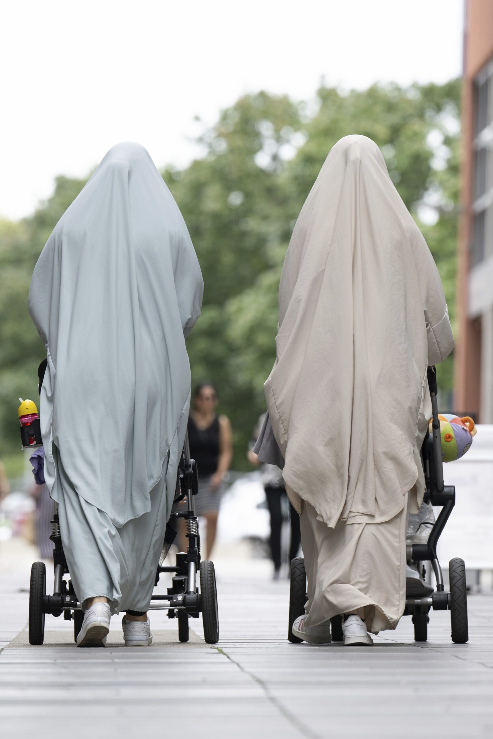 Viaje a Dresde, la cuna del movimiento anti inmigración: «Ahí tiene a los refugiados, viviendo como reyes y nosotros pordioseando la pensión»