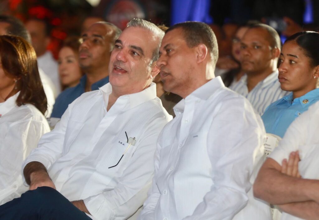 Indotel inaugura proyecto de conectividad a internet de fibra óptica en la región sur