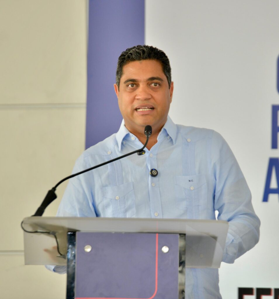 Ministro Kelvin Cruz cumple promesa de aumentar salarios a atletas del PARNI.