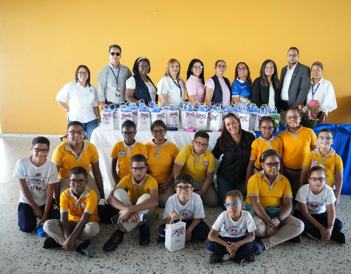 Inabie dice entrega de lentes ayuda a mejorar aprendizaje de estudiantes