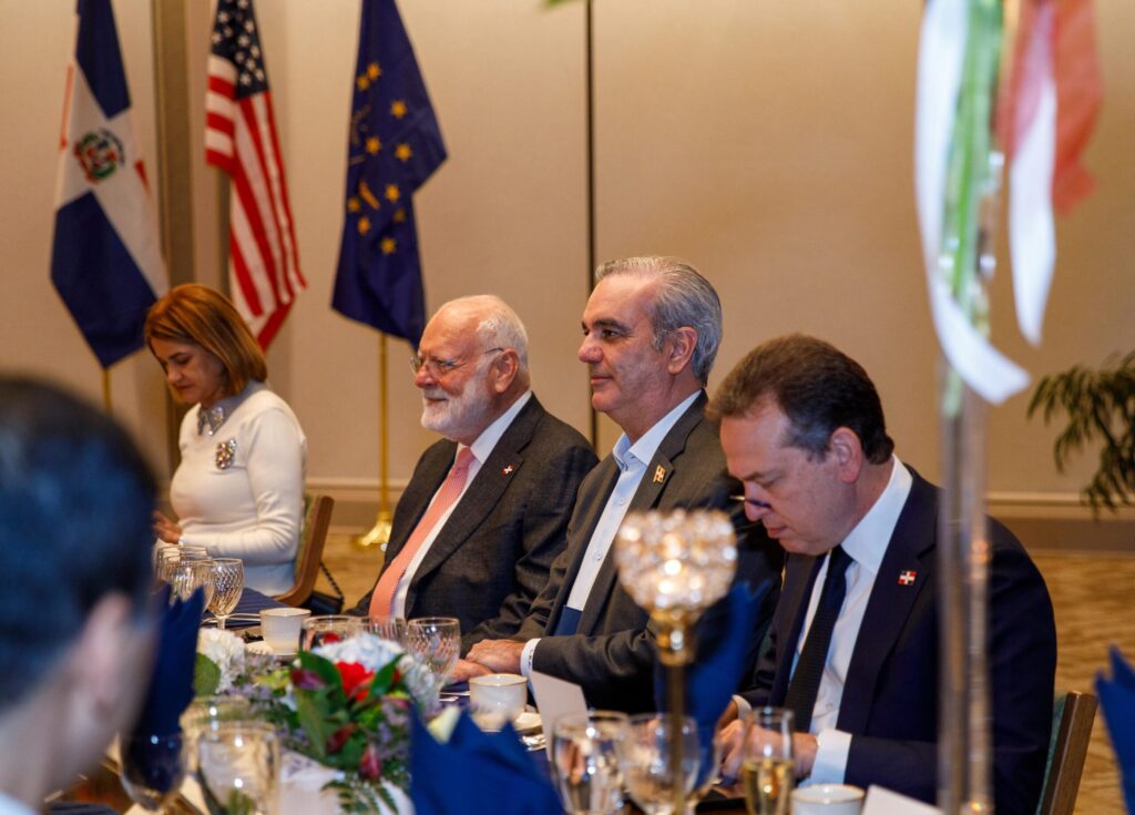 Presidente Abinader llega al país tras participar en la Cumbre Ejecutiva de la AAFA