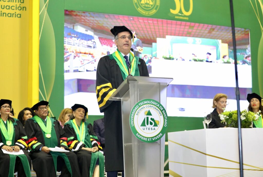 Presidente Abinader recibe el título Doctor Honoris Causa de UTESA por su notable liderazgo y aportes a la nación dominicana