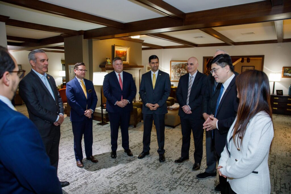 Universidad Purdue y la RD trazan ambicioso camino de colaboración estratégica con la visita del presidente Luis Abinader a sus instalaciones