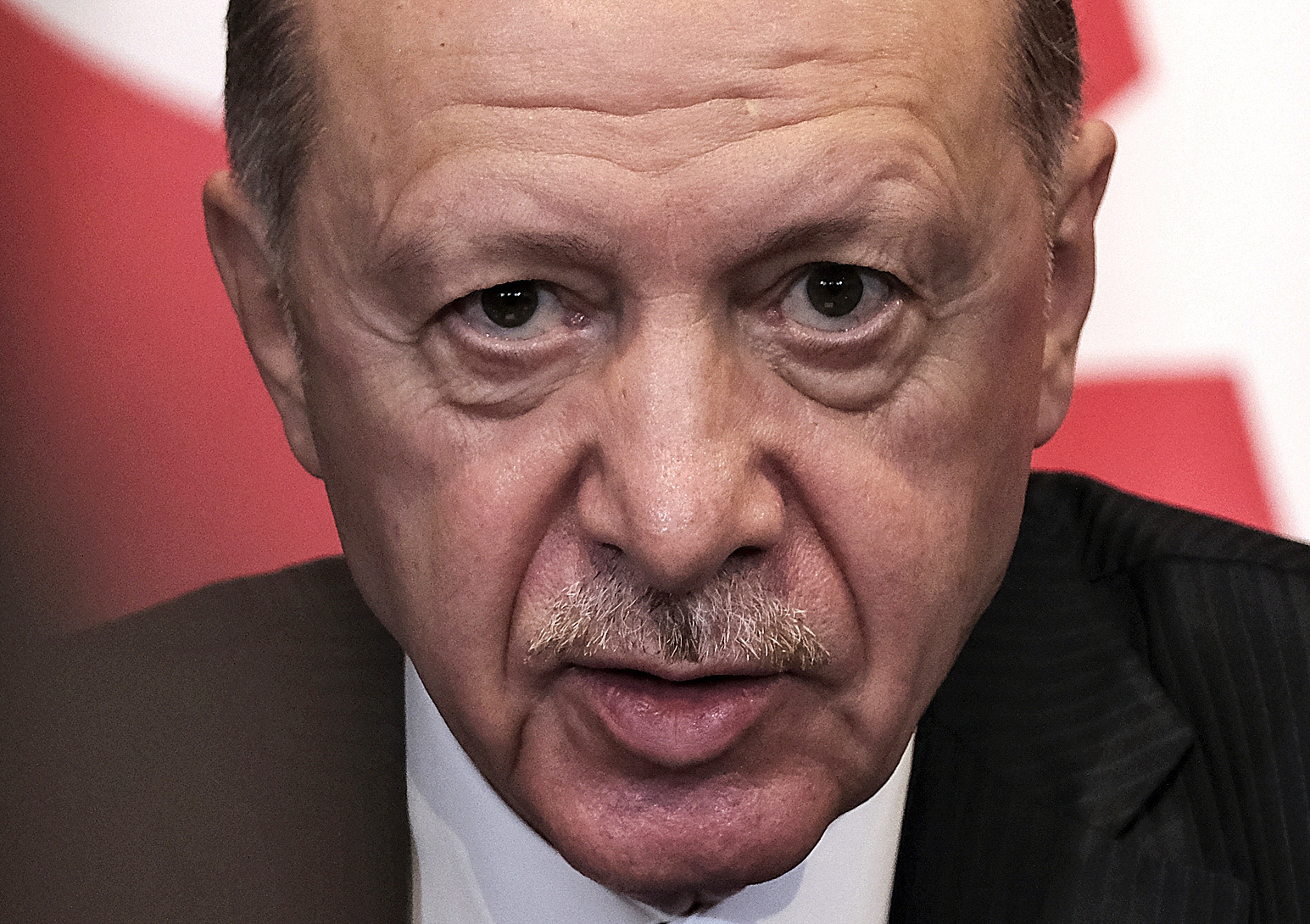 La Turquía de Erdogan, presionar a la oposición para mantenerse en el poder: «No solo busca dividirla, sino diseñarla»
