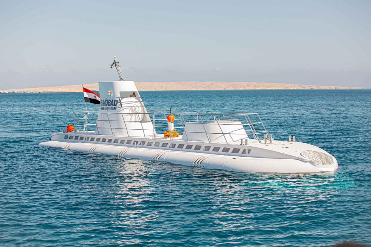 Mueren al menos seis personas tras hundirse un submarino con 45 turistas rusos en Egipto