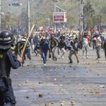 Toque de queda en Katmandú tras los duros choques que dejan dos muertos en medio de las protestas que enfrentan a monárquicos y republicanos