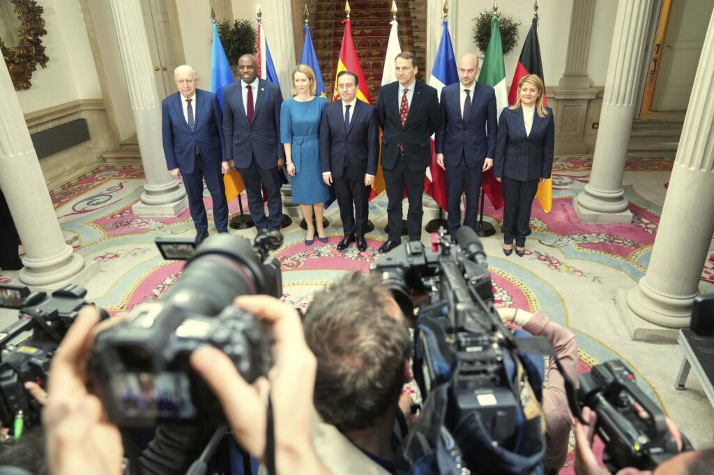 El G5+ promete en Madrid un apoyo militar «a corto y largo plazo a Ucrania» y «ejercer más presión sobre Rusia»