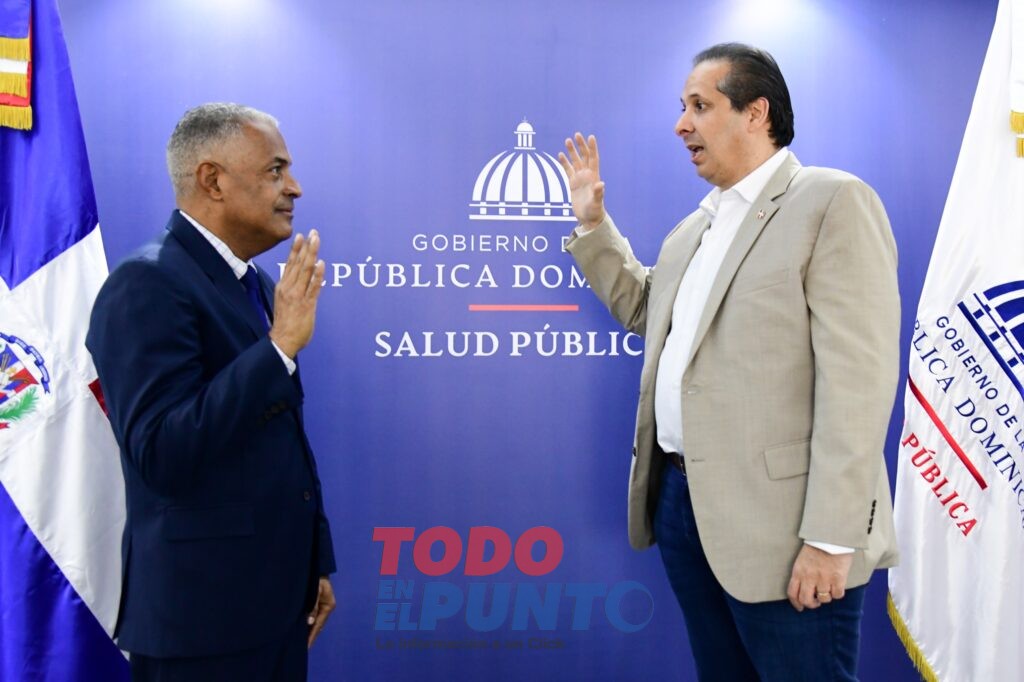 Ministro de Salud, Víctor Atallah, juramenta a dos nuevos viceministros