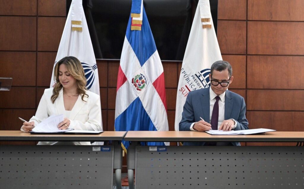 Entidades acuerdan beneficiar con programa de pasantía a 35 mil jóvenes vulnerables