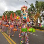 Ulises Rodríguez felicita comparsa de Santiago ganadora del Desfile Nacional de Carnaval