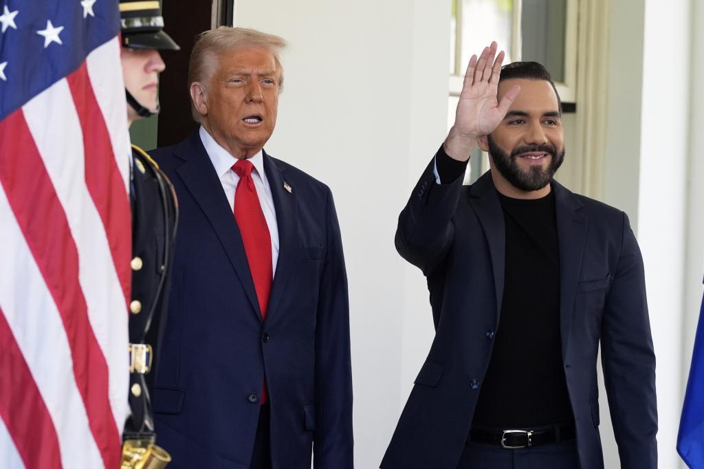 Un juez federal inicia el proceso para declarar al Gobierno Trump en desacato por la expulsión de migrantes a El Salvador
