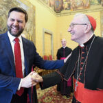 El Vaticano habla de «intercambio de opiniones» sobre inmigración, las guerras actuales y los presos en la reunión con J. D. Vance