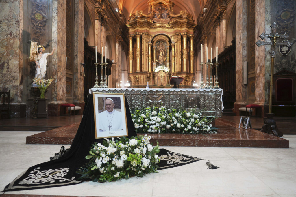 Argentina amanece triste por la muerte del Papa Francisco, su ciudadano más ilustre