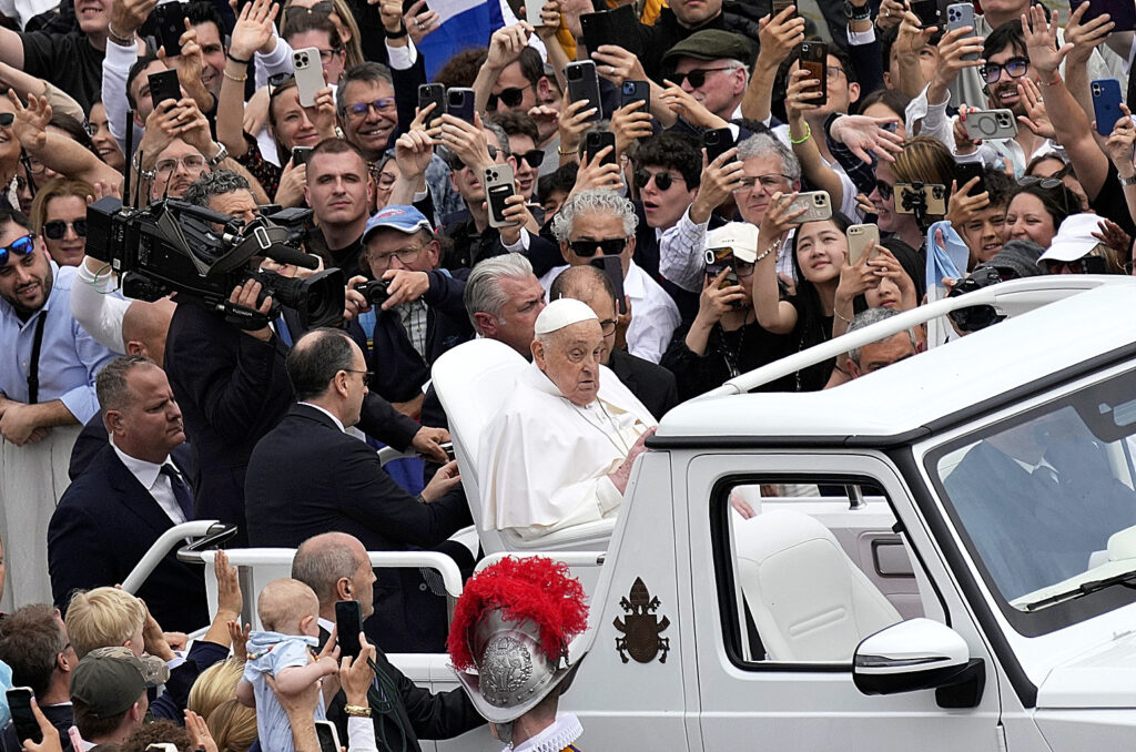 El último Domingo de Resurrección del Papa: una reunión de alto nivel con J.D. Vance y un baño de masas