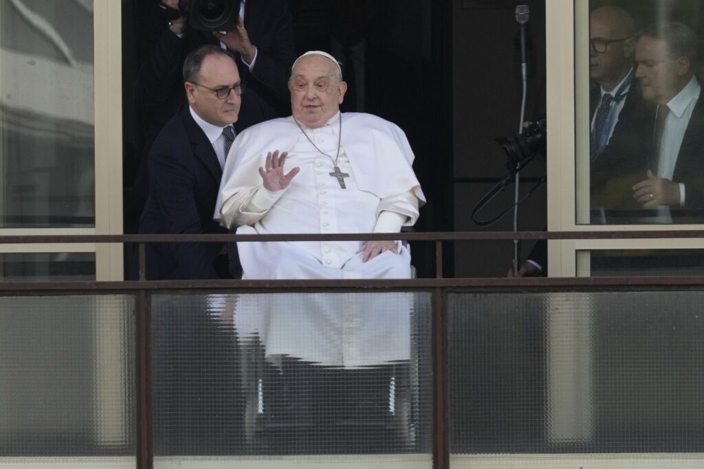 La hemorragia al despertar: «El Papa Francisco estaba cada vez más fatigado, dos factores pudieron haber desencadenado el ictus»