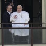 La hemorragia al despertar: «El Papa Francisco estaba cada vez más fatigado, dos factores pudieron haber desencadenado el ictus»