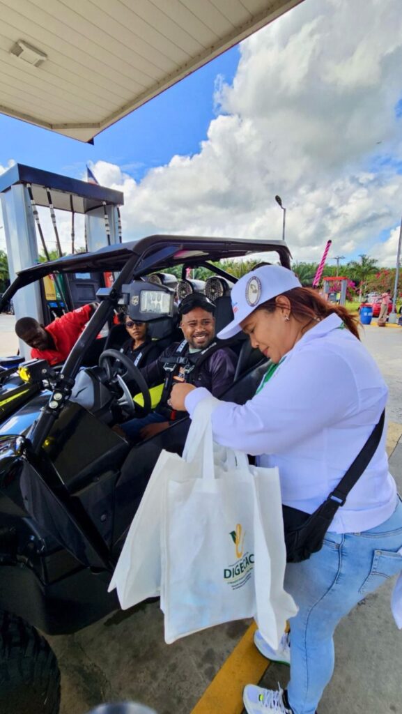 La DIGECAC entrega cientos de kits de primeros auxilios a viajeros que salieron de la ciudad por asueto de Semana Santa