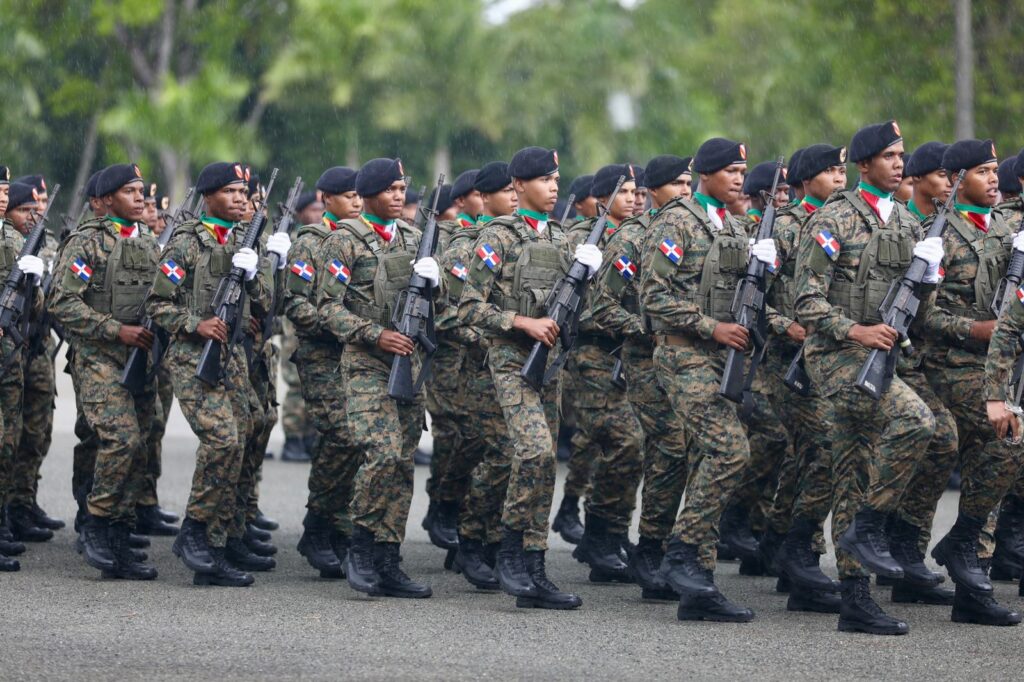 Abinader encabeza graduación de 820 nuevos soldados del Ejército