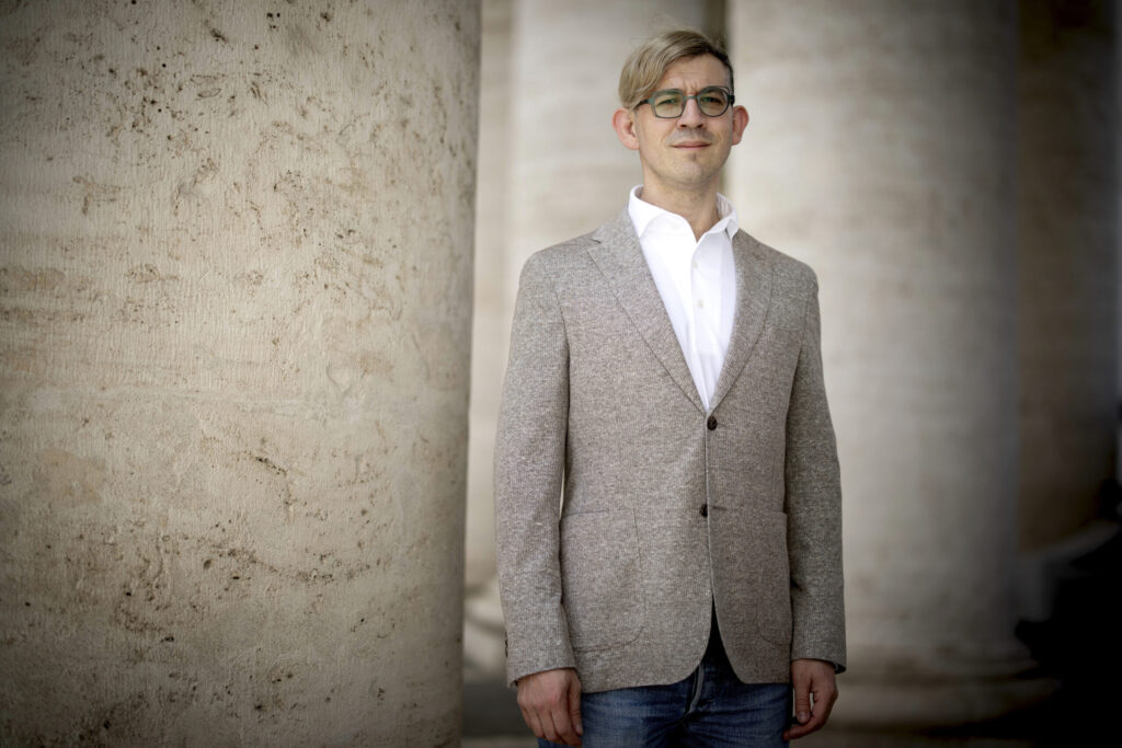 Miles Pattenden, historiador del catolicismo: «El cónclave es un referéndum sobre el futuro de la Iglesia»