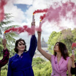 Fumata rosa, las mujeres reclaman su silla en el cónclave: «Es un pecado y un escándalo que seamos excluidas»