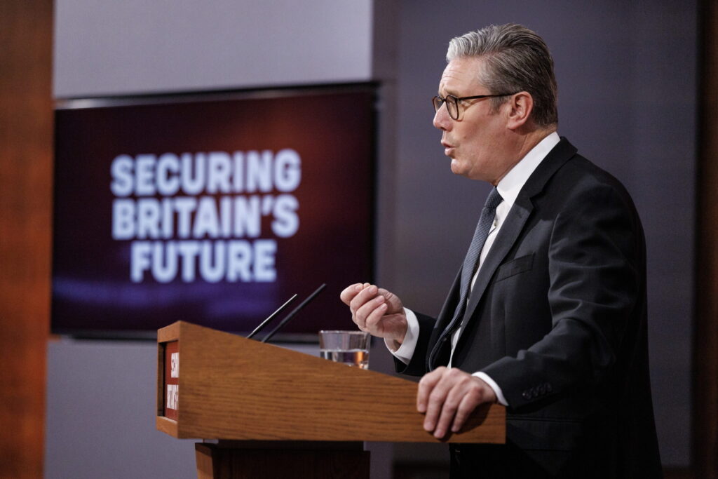 Keir Starmer advierte contra el riesgo de convertir Reino Unido en una «isla de extranjeros»