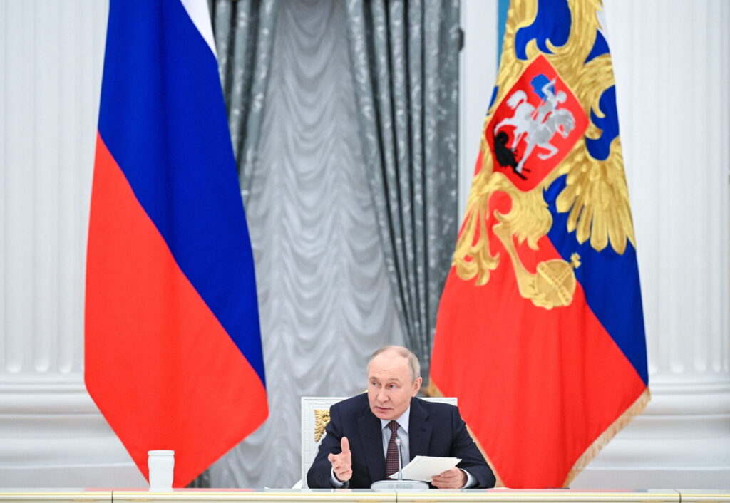 La UE acuerda nuevas sanciones a Rusia, pone en su punto de mira a la «flota fantasma» y ya amenaza con más medidas de castigo si Putin no acepta el alto el fuego