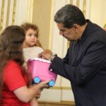 Antonella, la ‘Elián chavista’, vuelve a casa con el entusiasmo del Gobierno de Maduro