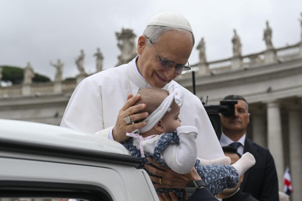 El Papa León XIV pide de forma urgente «la entrada de ayuda en Gaza» y el fin del «desgarrador» sufrimiento de su pueblo en su primera audiencia pública