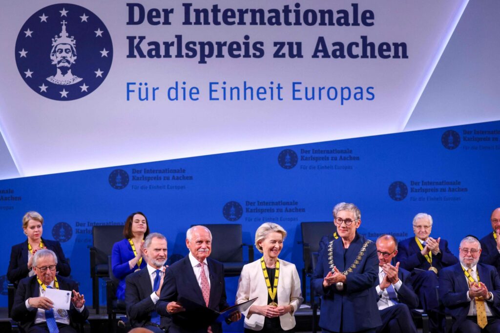 Felipe VI y Ursula von der Leyen defienden la independencia europea en la ceremonia de entrega del Premio Carlomagno: «Tenemos que confrontar las voces peligrosas»
