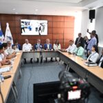 Olivares dice 8 de 9 empresas inspeccionadas violan el Código Laboral sobre el 80-20