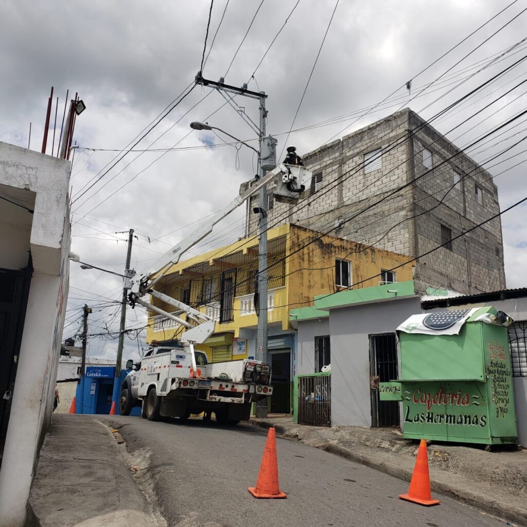 Edeeste dice impactará más de 6 mil familias con Rehabilitación Eléctrica en Los 3 Brazos