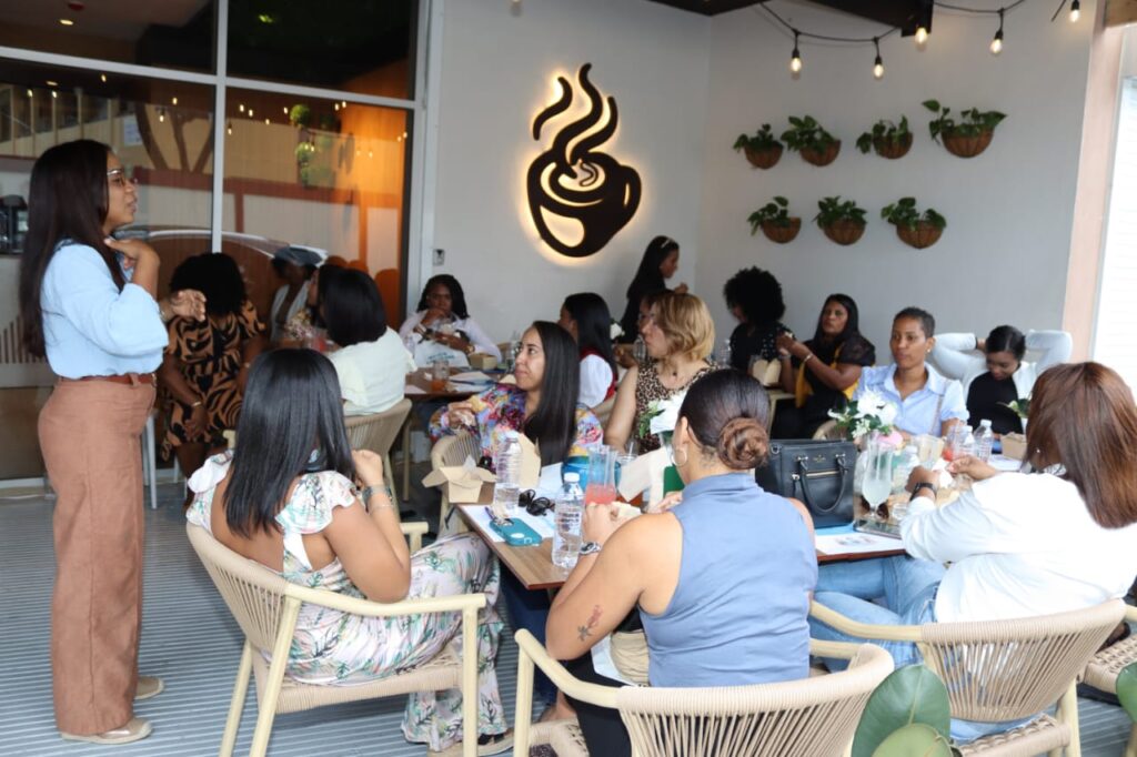 Realizan “Mujer Emprende”, iniciativa para empoderar a féminas en sus proyectos