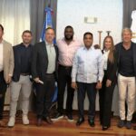 Ministro Kelvin Cruz recibe a David Ortiz y ejecutivos de Perfect Game