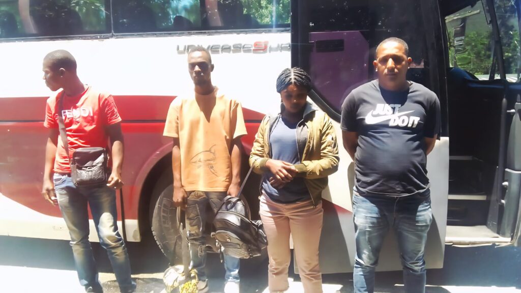 Arrestan por segunda ocasión a un hombre transportando haitianos indocumentados