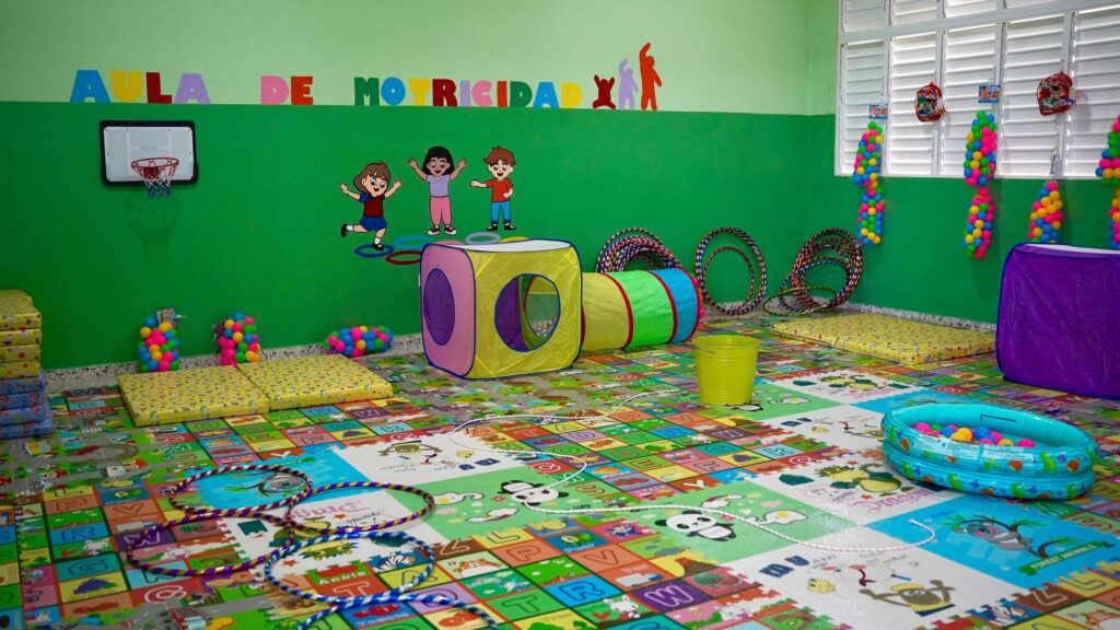Inefi inaugura 4ta aula de psicomotricidad de RD
