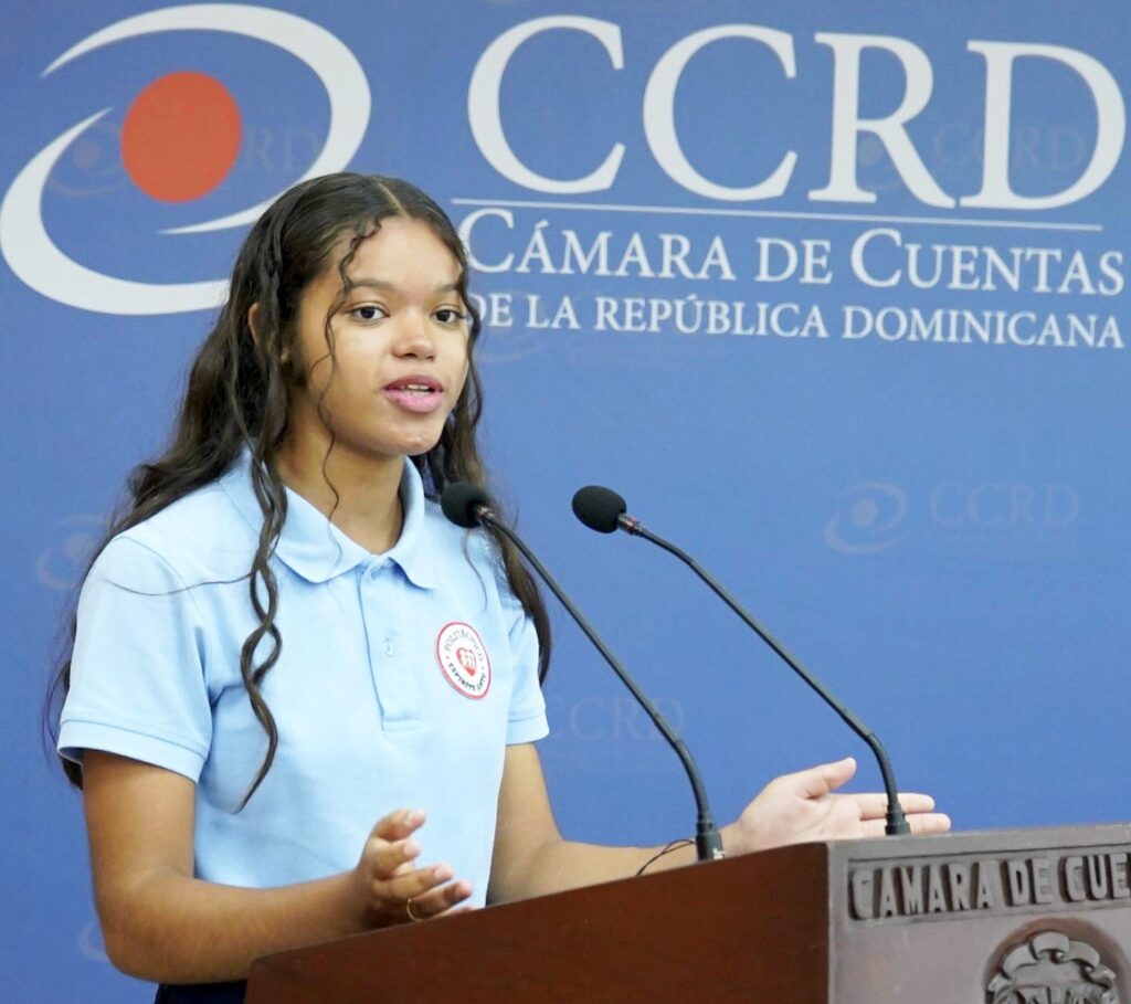 Cámara de Cuentas inviste a 617 estudiantes en programa “Yo Rindo Cuentas”